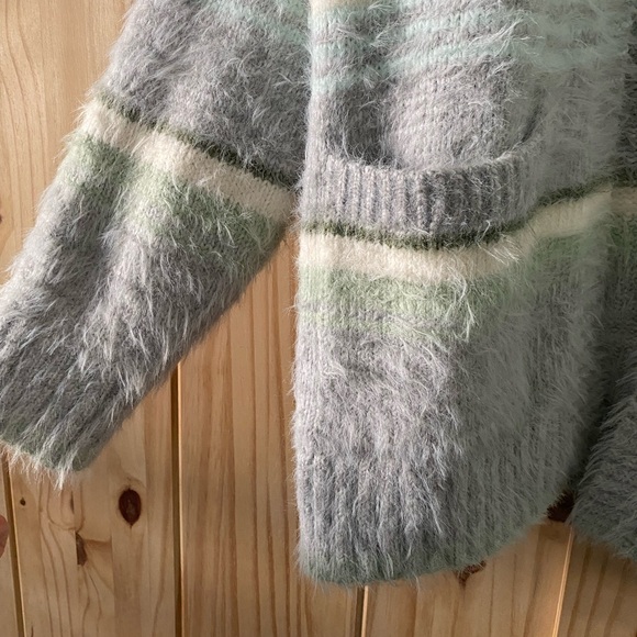 NWOT American Eagle Whoa So Cozy Fuzzy Cardigan Size M Cream/Grey/Blue/Green - Picture 5 of 5